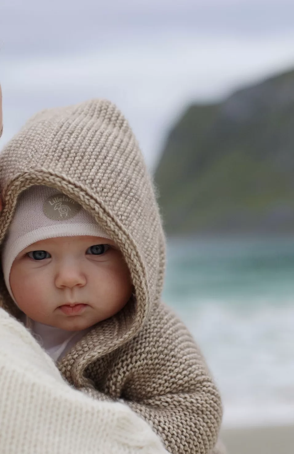 baby-closeup-beach-lofoten.